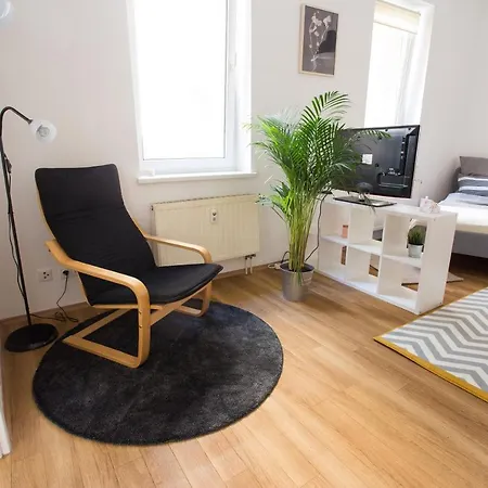 Fullhouse - Halle - T28 - Lion Apartment *